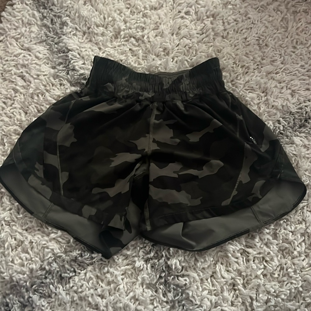 Green camo lululemon hotty hot shorts